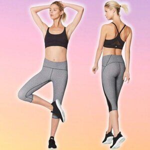 LULULEMON Train Times Crop 17" Size 6 Fractal Alpine White Black